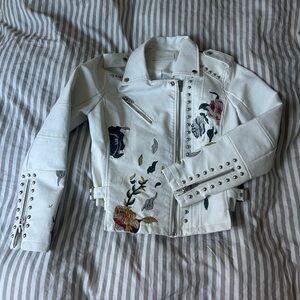 Blank NYC White Leather-like Jacket with Floral Embroidery | S